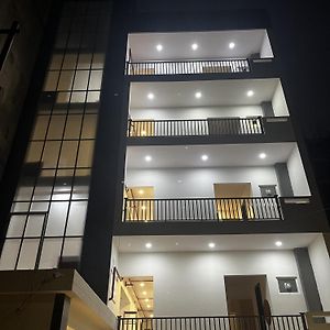Roomquet Comfort Inn
